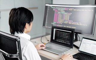 尉氏 api php源码,下载的php源码怎么运行呢？